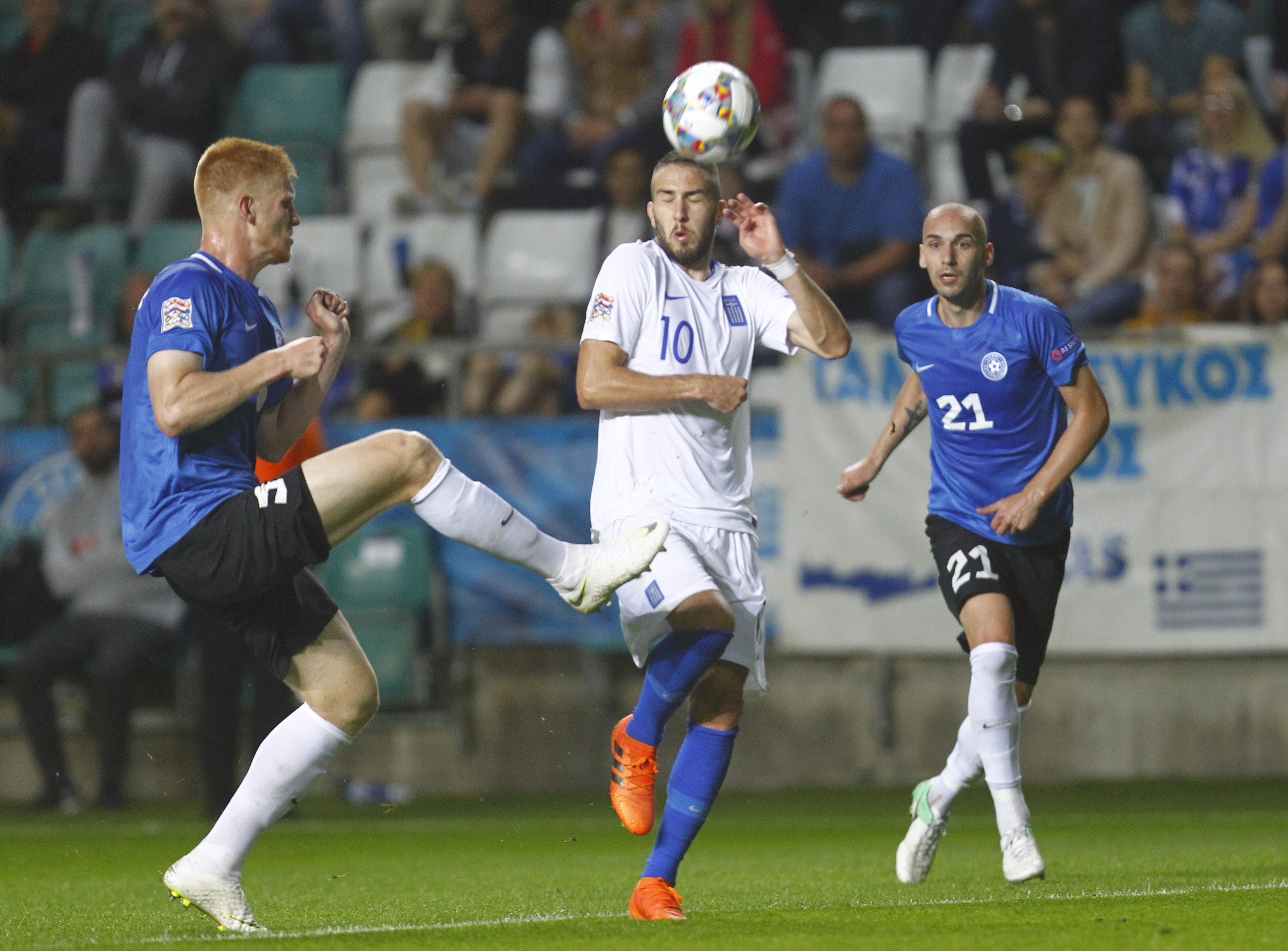 澳客网站-欧国联赛事裁判决策引争议，球队备战调整策略