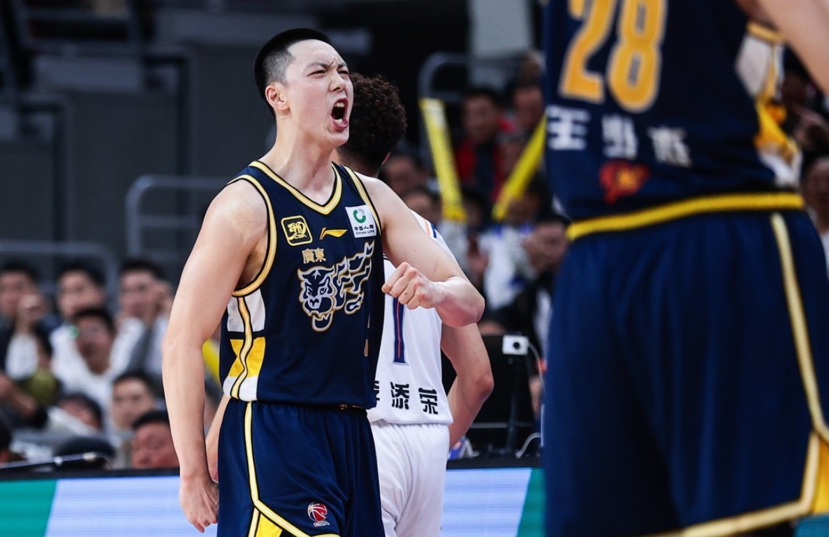 澳客培训-包含CBA联赛中球员表现亮眼,为球队赢得荣耀的词条