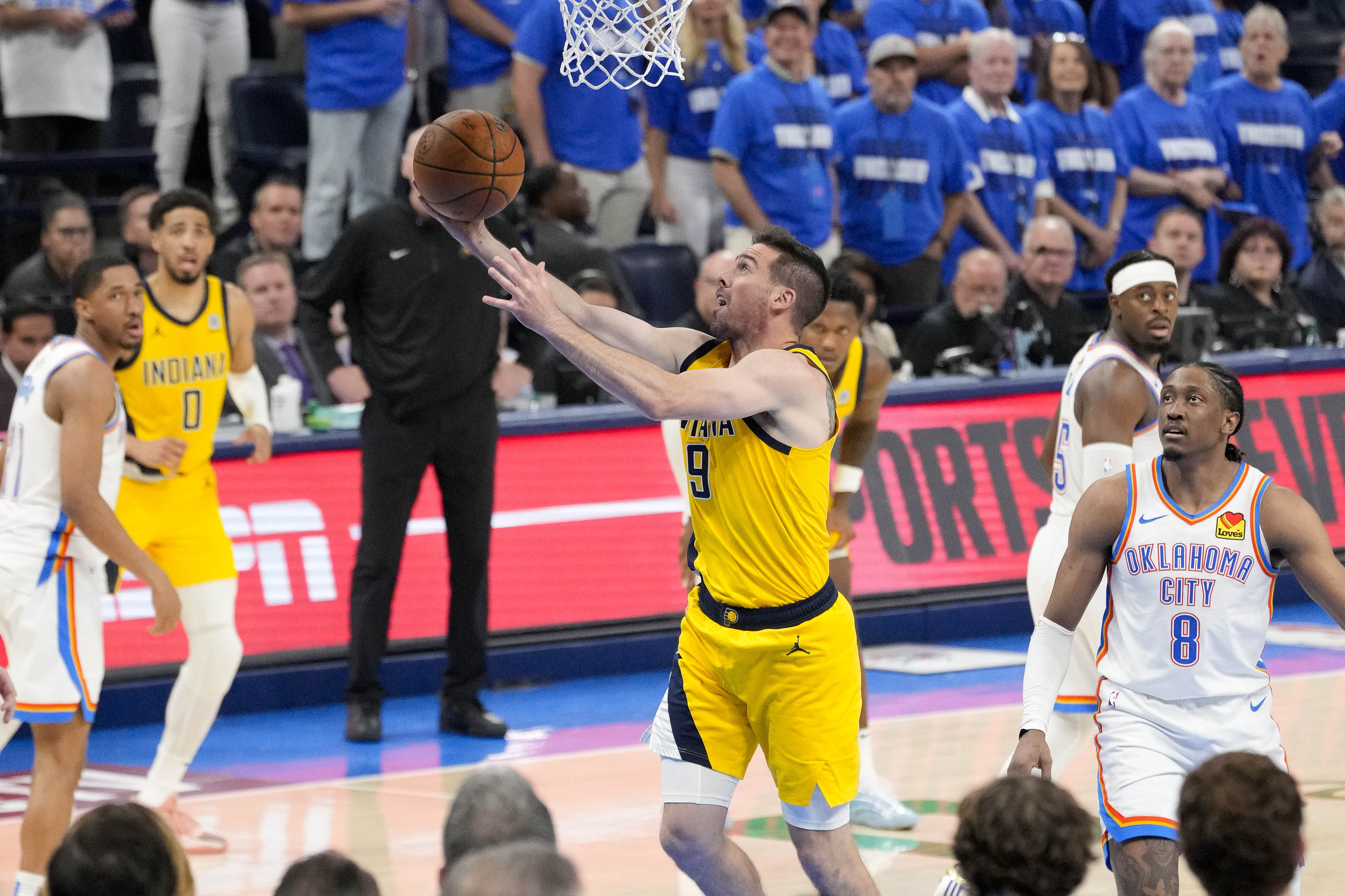 澳客平台-步行者后卫连砍分,助球队取得连胜的简单介绍