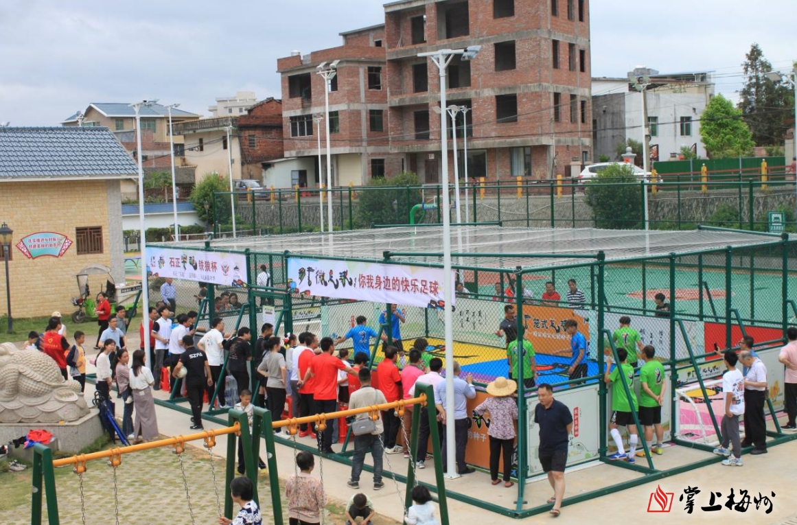 澳客入口-纷飞的足球激情,赛事场面层出不穷,观众热情高涨