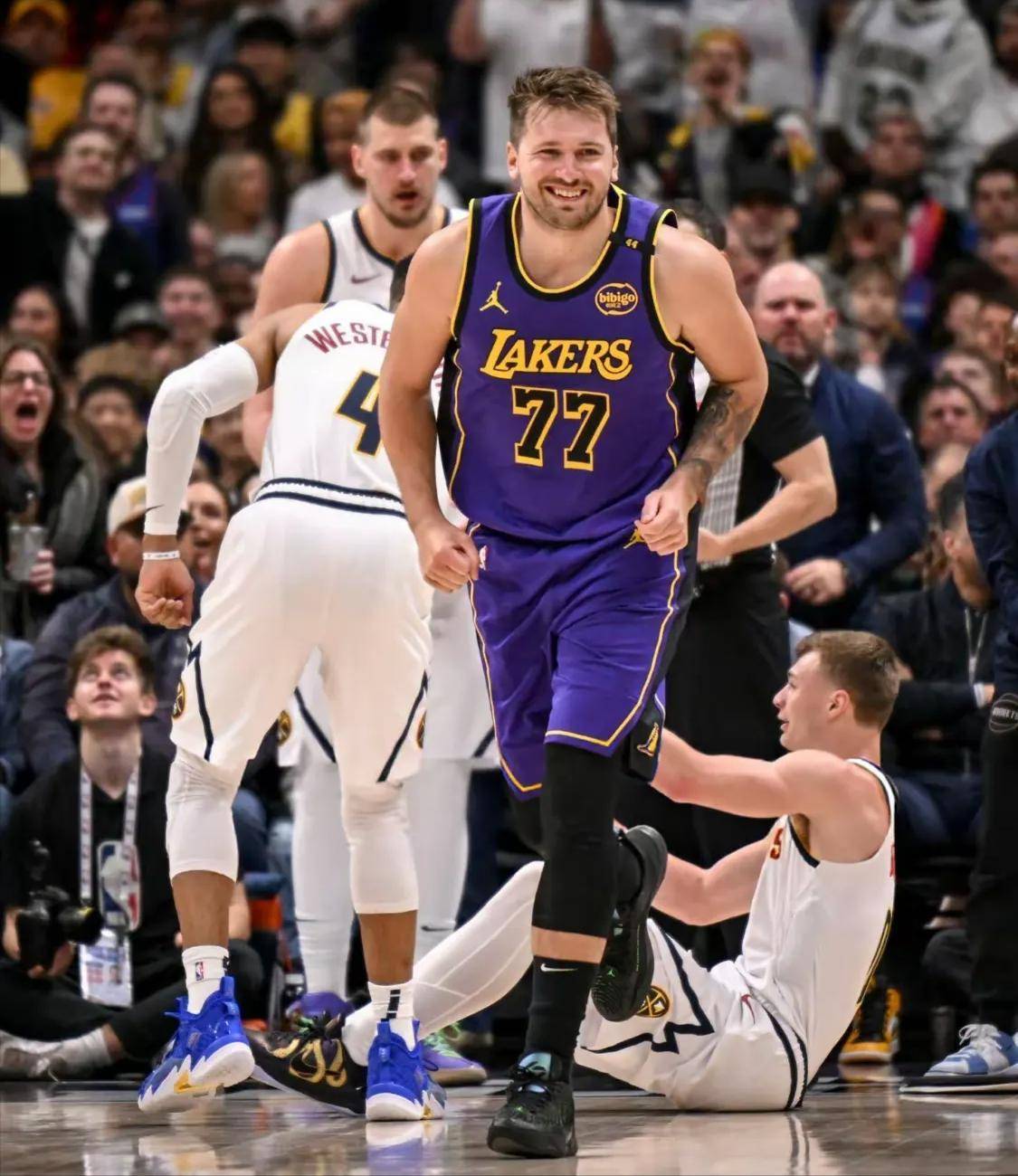 澳客登录入口-包含独行侠后卫创新纪录助攻数超过的词条