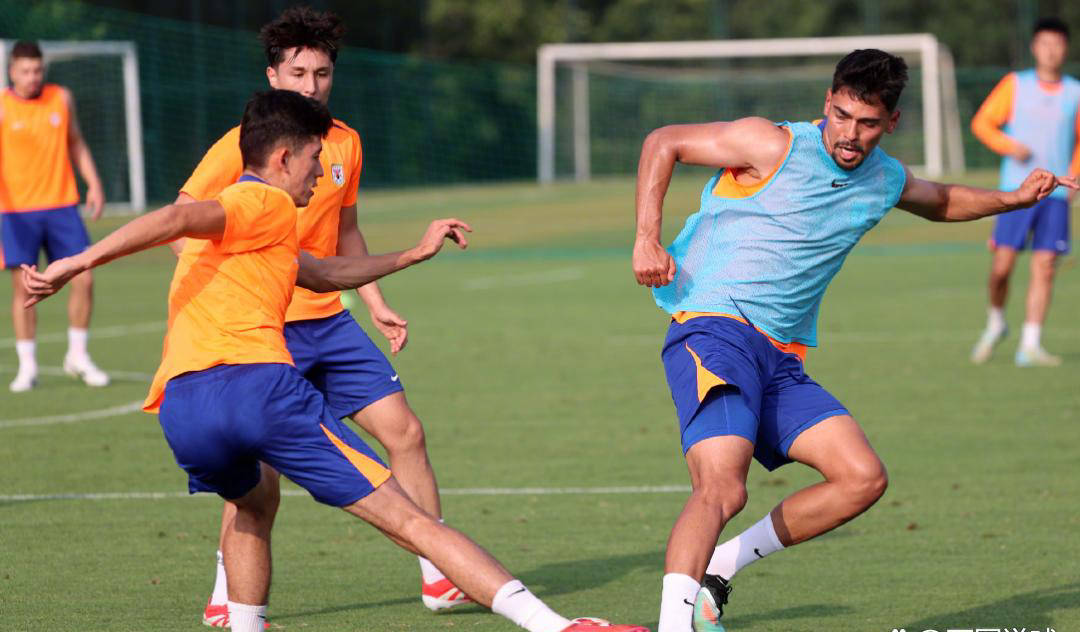 新赛季客场首胜,球队士气高涨争夺前进的简单介绍