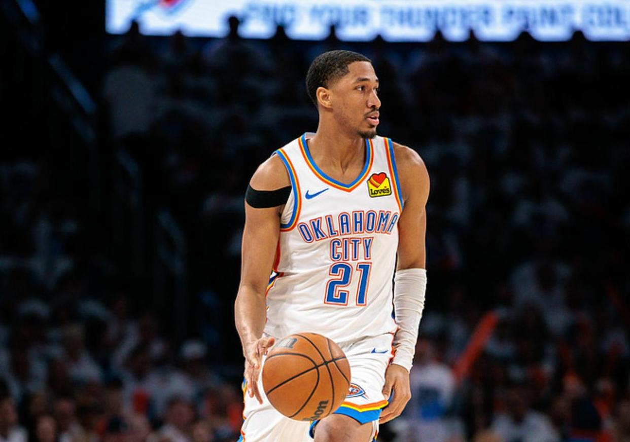 灰熊比赛中生变——约翰逊奇迹回归球场再现老将风采