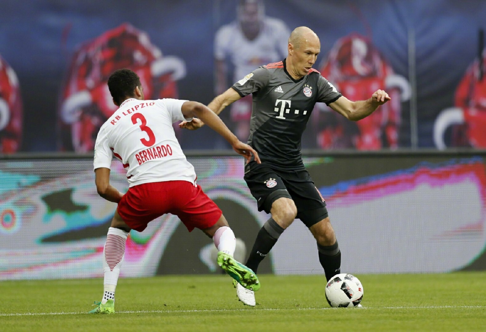 澳客直播-关于莱万双响连环进球,拜仁逆袭力战晋级的信息