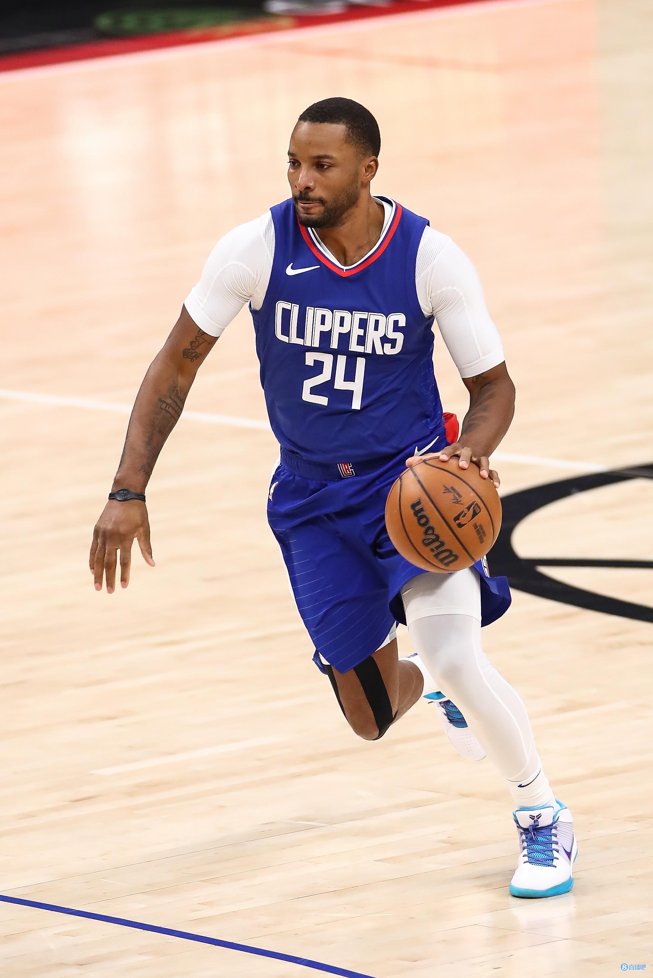 瓦伦西亚客场逆转,曼落暂停止连胜