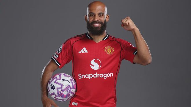 澳客培训-曼联队员经过努力终于取得胜利!