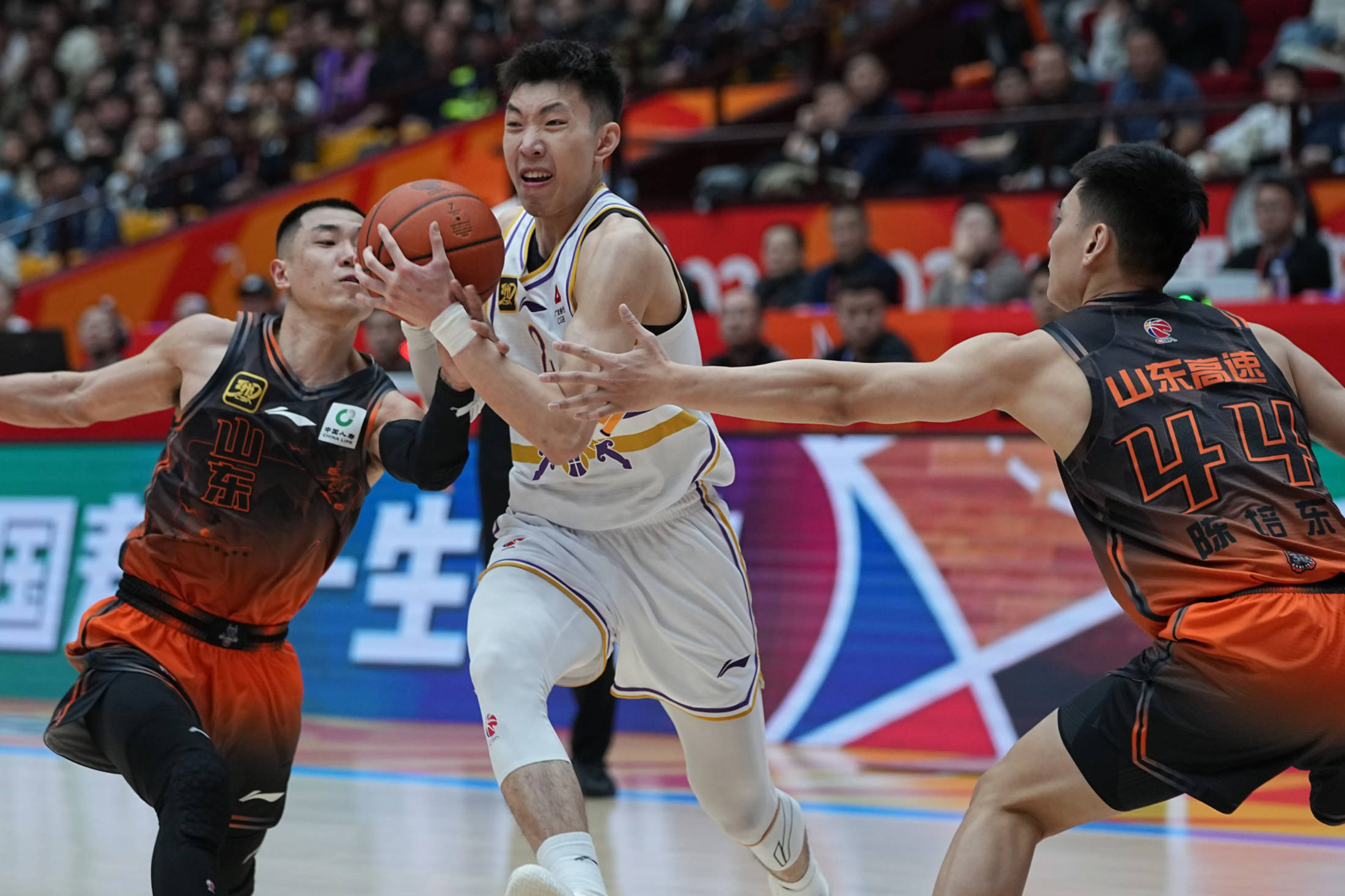 澳客地址-人队新兴球员崭露头角,成为球队新宠