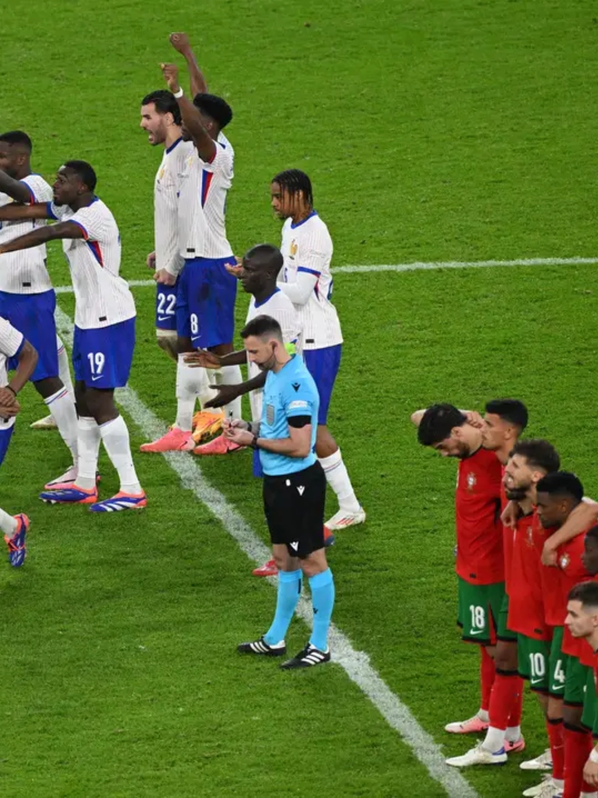 澳客官网入口-口水战!欧洲足球联赛中球员们矛盾不断不绝的简单介绍